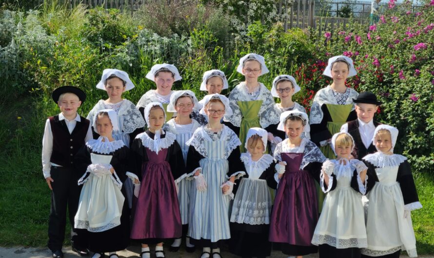 BUGALÉ DANS à Locoal-Mendon avec le goupe des juniors d’An Dañs Kozh